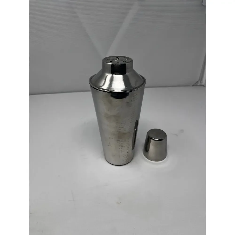 Cobbler Style Shaker w/ Built In Strainer No Brand PreOwned with Nicks & Stains